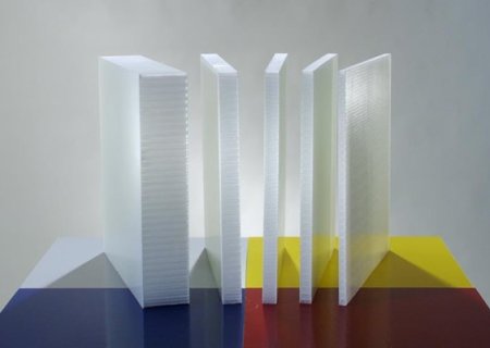 THE PROS AND CONS: WHY CHOOSE PLASTIC HONEYCOMB INSTEAD OF PLYWOOD?