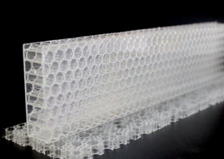 What is the difference between PP (polypropylene) and PC (polycarbonate)?